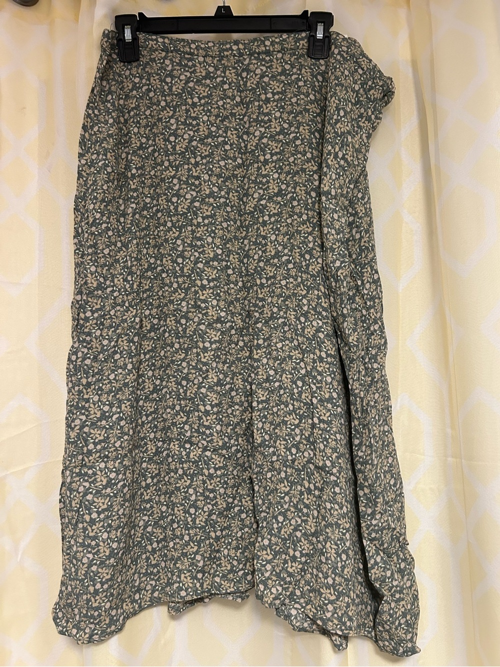 NWT Free Assembly slip skirt